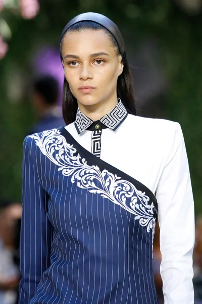 Look 18